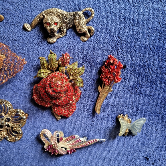 Vintage to Modern Romantic Floral Brooch/Pin Lot, Set of 11 - Picture 2 of 3